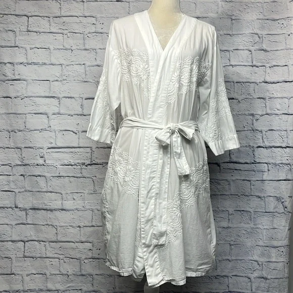 La Cera Embroidered Short Robe - Picture 5 of 11